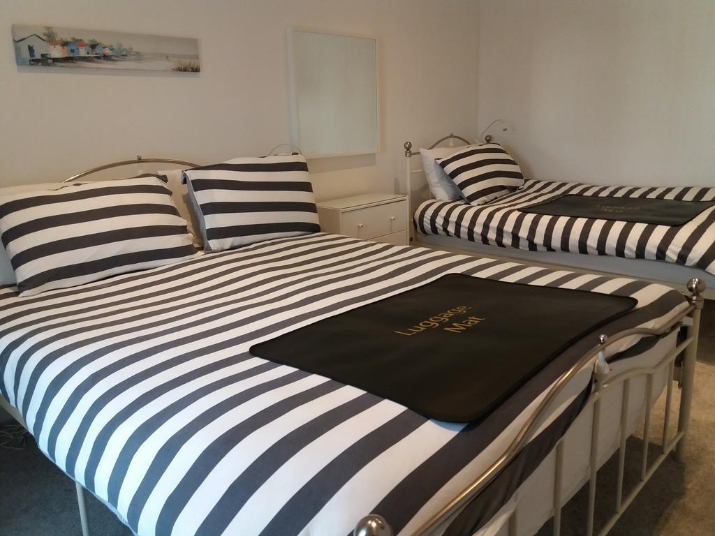The Pembrey Country Inn Екстер'єр фото