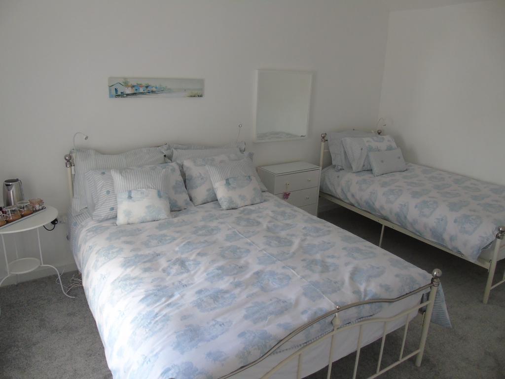 The Pembrey Country Inn Екстер'єр фото