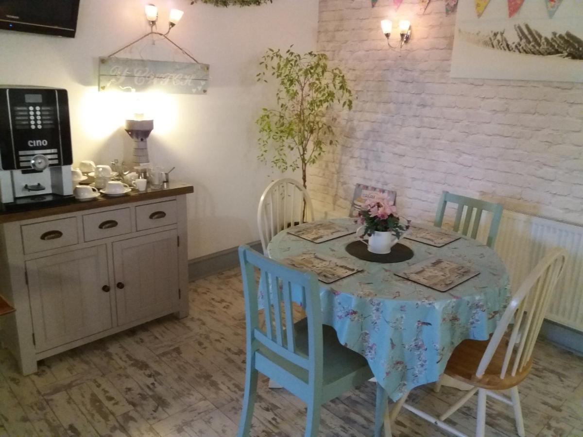 The Pembrey Country Inn Екстер'єр фото